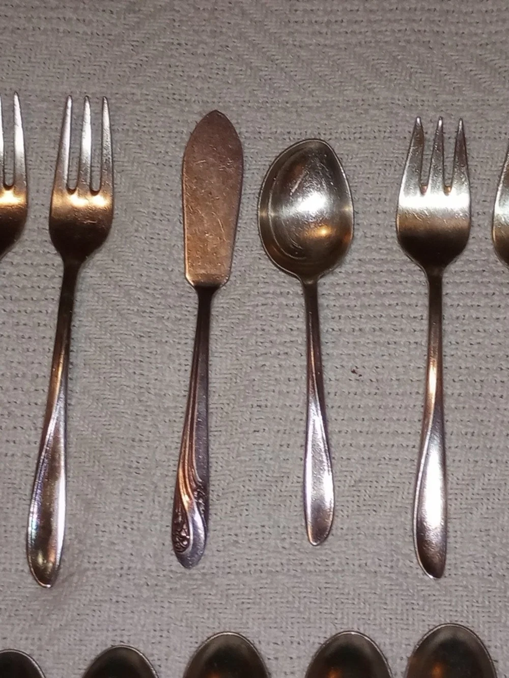 Holmes & Edwards Rhythmic Inlaid Deep Silver plate Flatware Set